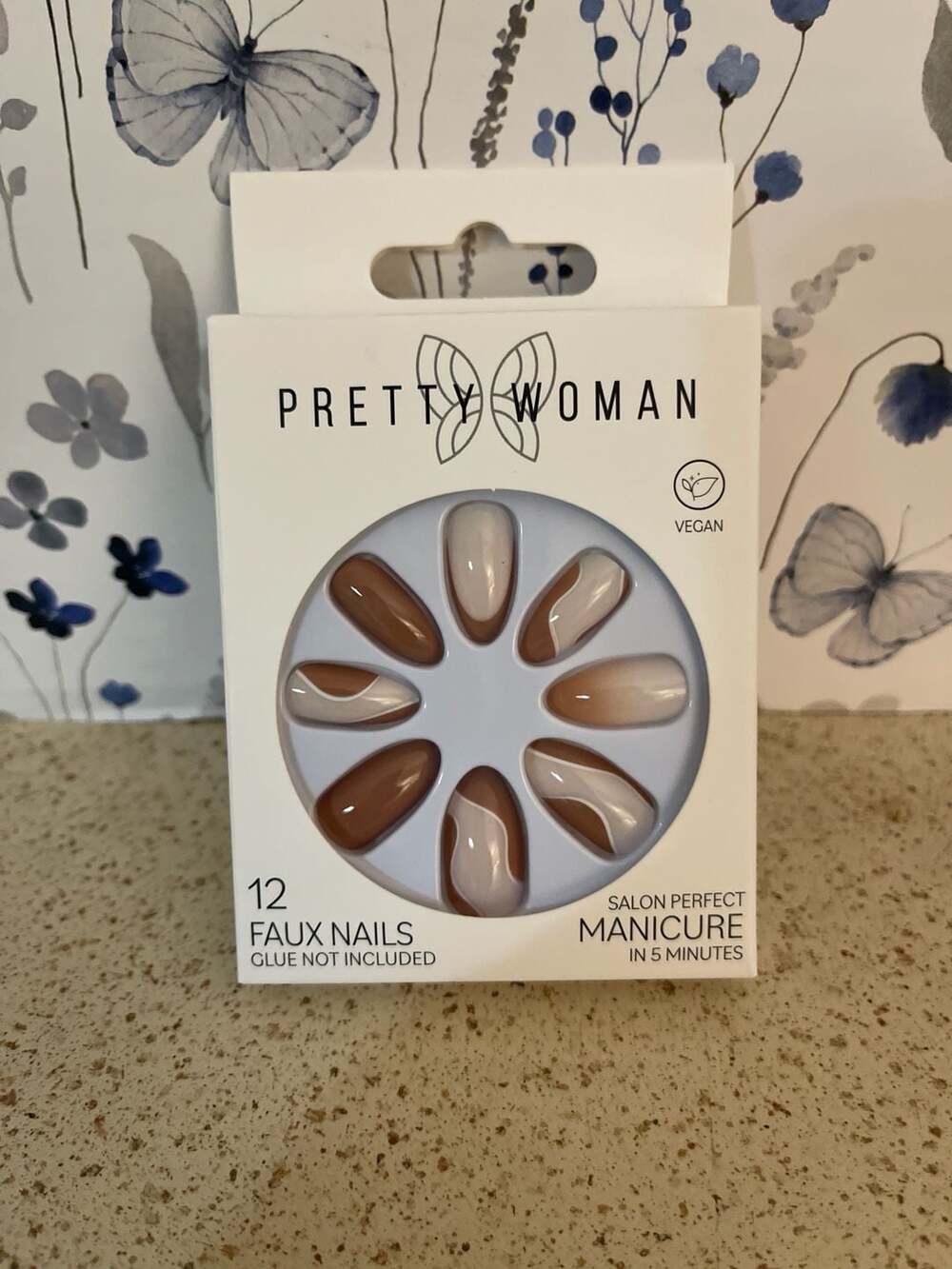 Pretty Woman 12 Count Faux Nails Brown and Beige Swirl Almond Press-On Manicure